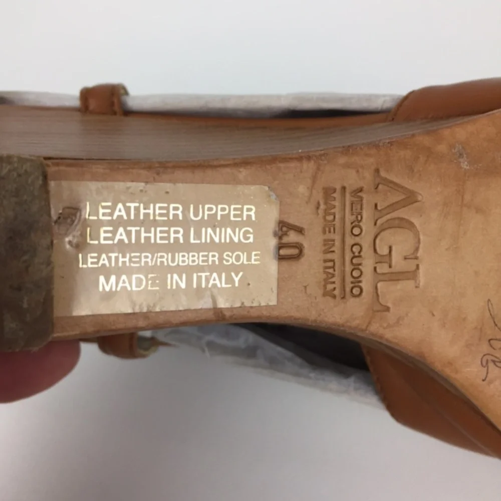 AGL Attilio Giusti Leombruni Womens Tan Wedge Sandal Gold Buckle size 40 US 10